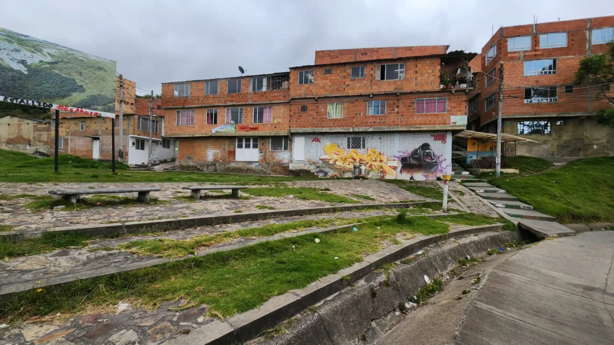 Ciudad Bolívar: el crimen le arrebató la vida a un joven en Arborizadora Alta Un joven fue víctima de un ataque a bala en el barrio Arborizadora Alta (Ciudad Bolívar), pero luego perdió la vida. Así ocurrió el hecho que conmocionó a los vecinos del sector.