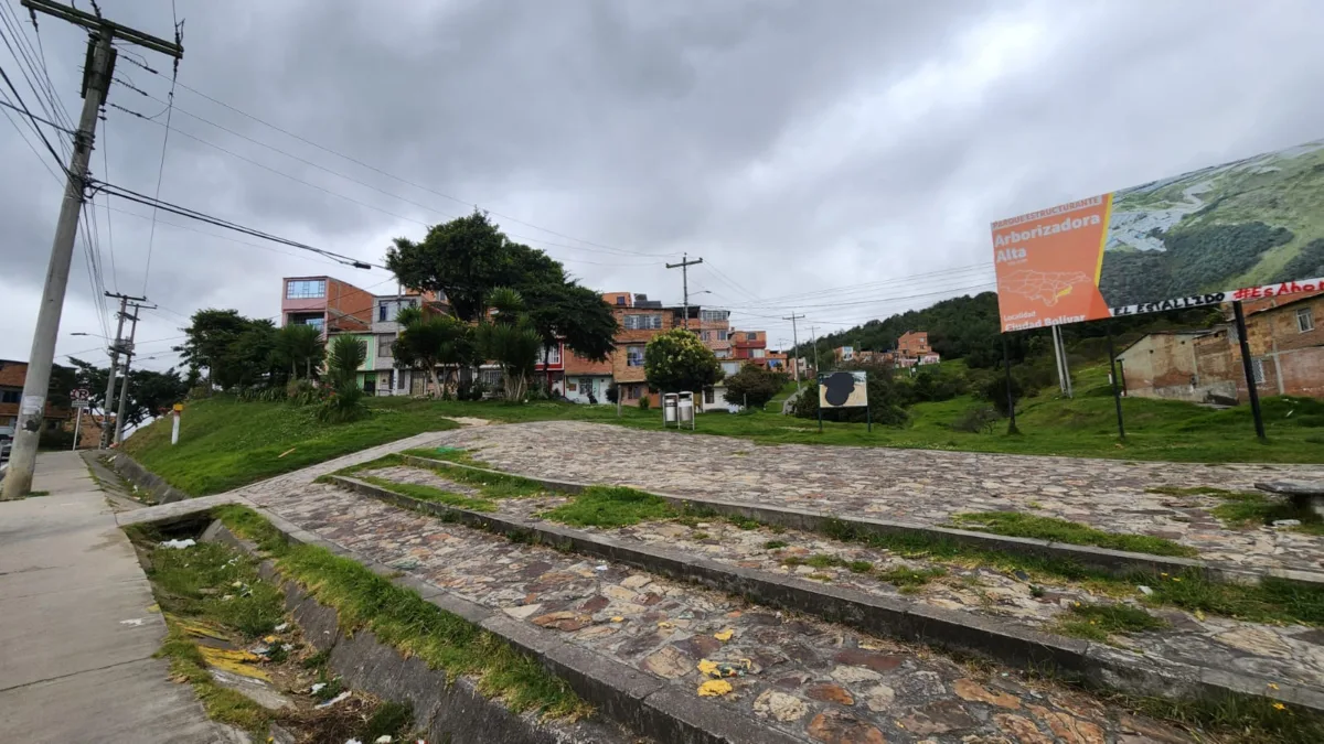 Ciudad Bolívar: el crimen le arrebató la vida a un joven en Arborizadora Alta Un joven fue víctima de un ataque a bala en el barrio Arborizadora Alta (Ciudad Bolívar), pero luego perdió la vida. Así ocurrió el hecho que conmocionó a los vecinos del sector.