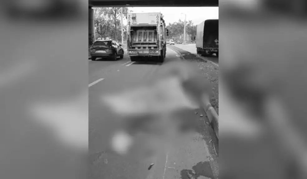 Accidente fatal en Kennedy: motociclista fue arrollado 2 Accidente fatal en Kennedy: motociclista fue arrollado Un trágico accidente en la avenida Boyacá, en la localidad de Kennedy, cobró la vida de un motociclista que fue arrollado por un camión recolector de basuras.
