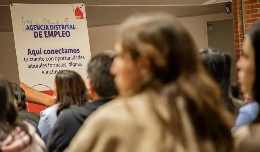Agencia Distrital de Empleo y Juan Valdez ofrecen 40 vacantes para jóvenes en Bogotá Además, no se requiere contar previamente con curso de manipulación de alimentos, ya que la empresa lo asume como parte del proceso de vinculación.