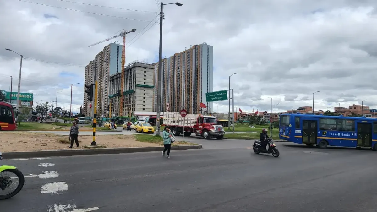 Aterrador: hallan dos cuerpos embolsados en Kennedy La Policía encontró dos cuerpos embolsados en los sectores de Unir y Pío XII, correspondientes a las UPZ Castilla y Patio Bonito (Kennedy). Ambas víctimas presentaban un punto en común: estaban vestidas de forma idéntica.