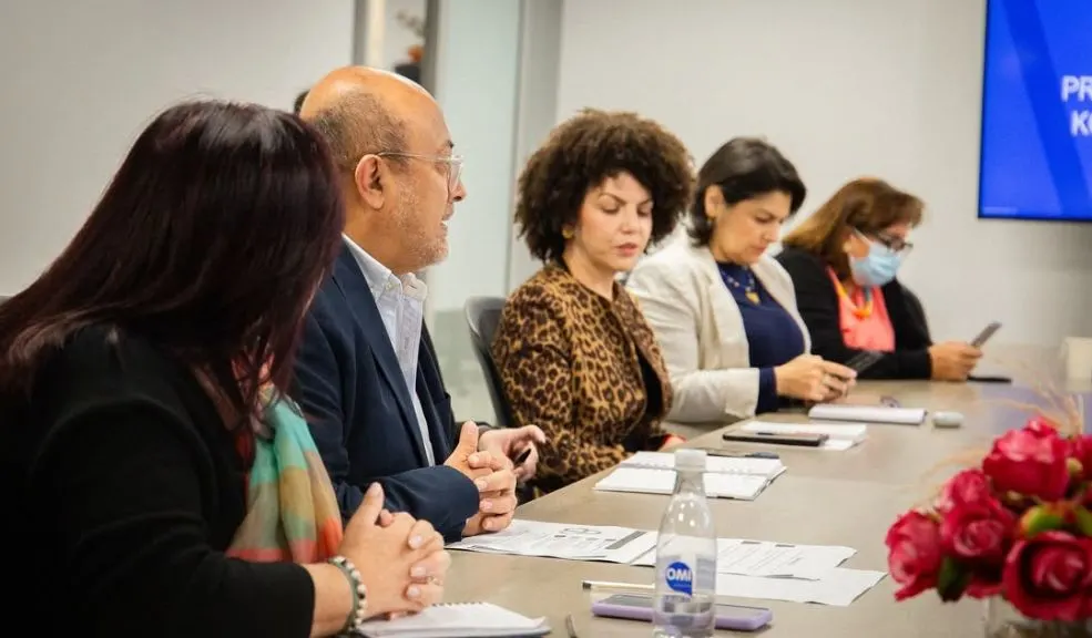 Bogotá y Corea se unen para fortalecer la economía social Su trayectoria incluye 40 años en el Banco de Corea, donde también se desempeñó como profesor en el Departamento de Educación Económica.