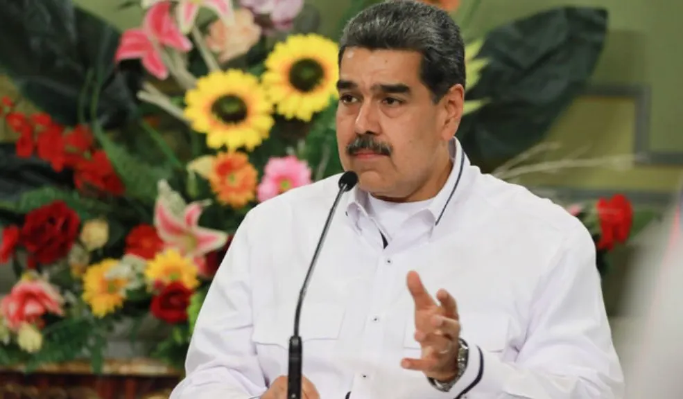 "Cartel de los soles no existe": Petro defiende a Maduro en la disputa con EE. UU. El presidente Gustavo Petro ha vuelto a defender a Nicolás Maduro ante la tensión con Estados Unidos. A través de un mensaje en su cuenta de X, Petro desmintió las acusaciones contra el mandatario venezolano, afirmando que el "Cartel de los Soles" no existe.