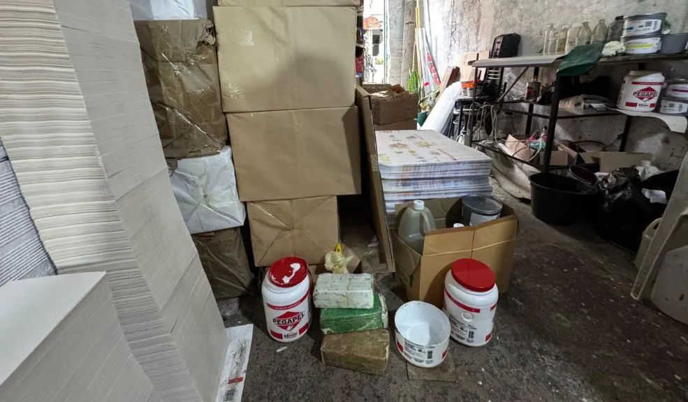 Caen imprenta y bodega pirata en megaoperativo en Bogotá La SIJIN MEBOG y la Fiscalía General de la Nación mantienen abiertas las investigaciones para identificar a todos los responsables y lograr la desarticulación total de la red.