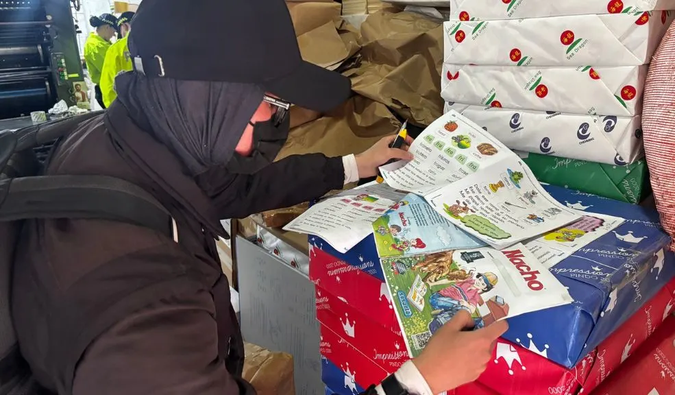 Caen imprenta y bodega pirata en megaoperativo en Bogotá 3 Caen imprenta y bodega pirata en megaoperativo en Bogotá La SIJIN MEBOG y la Fiscalía General de la Nación mantienen abiertas las investigaciones para identificar a todos los responsables y lograr la desarticulación total de la red.