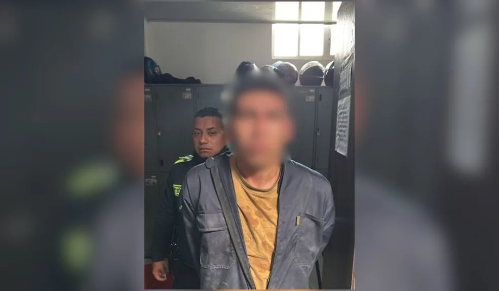 Capturado alias 'Sebastián', sospechoso de atentado contra la base aérea de Cali 2 Capturado alias 'Sebastián', sospechoso de atentado contra la base aérea de Cali El presidente Gustavo Petro publicó en su cuenta oficial de X la fotografía de alias 'Sebastián', señalado como uno de los presuntos responsables del atentado en la Base Aérea en Cali.