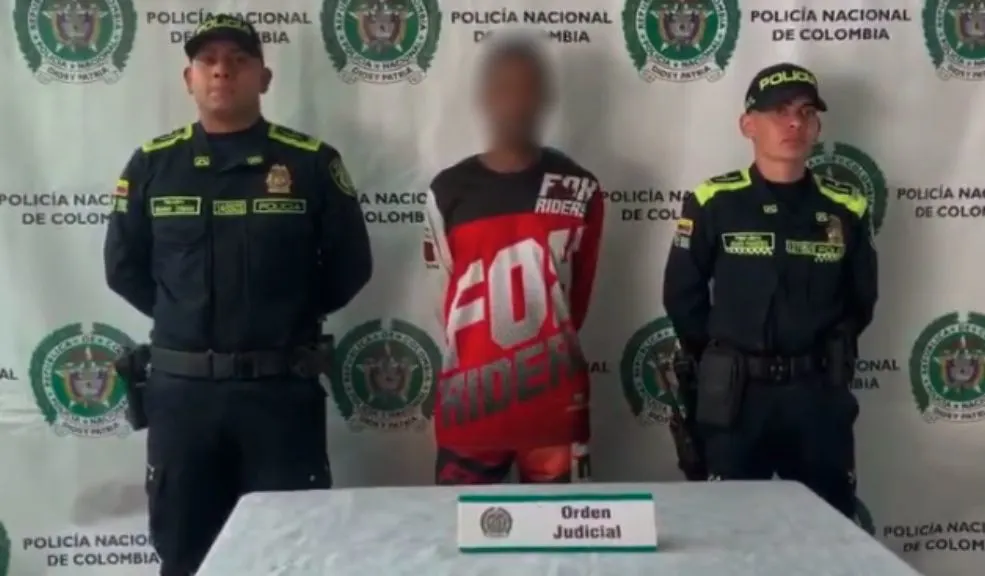 Capturan al segundo responsable del robo de una patineta en Los Héroes 1 Capturan al segundo responsable del robo de una patineta en Los Héroes Fue capturado por orden judicial el sujeto implicado en el violento robo de una patineta eléctrica, en el puente peatonal de Los Héroes. Así se dio con su paradero.