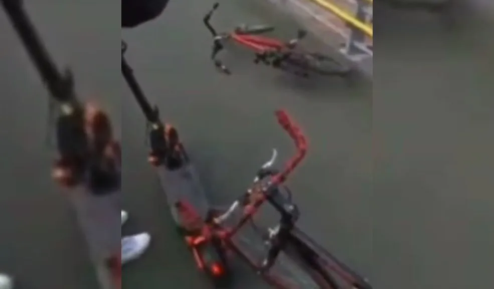 Capturan al segundo responsable del robo de una patineta en Los Héroes 2 Capturan al segundo responsable del robo de una patineta en Los Héroes Fue capturado por orden judicial el sujeto implicado en el violento robo de una patineta eléctrica, en el puente peatonal de Los Héroes. Así se dio con su paradero.