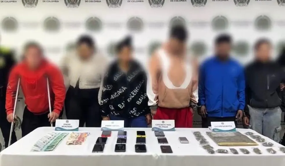 Capturan en Soacha a 'Los Cetre' por tráfico de estupefacientes y delitos con menores En un contundente golpe contra el crimen organizado en Soacha, las autoridades capturaron a seis presuntos integrantes del grupo delincuencial 'Los Cetre'.