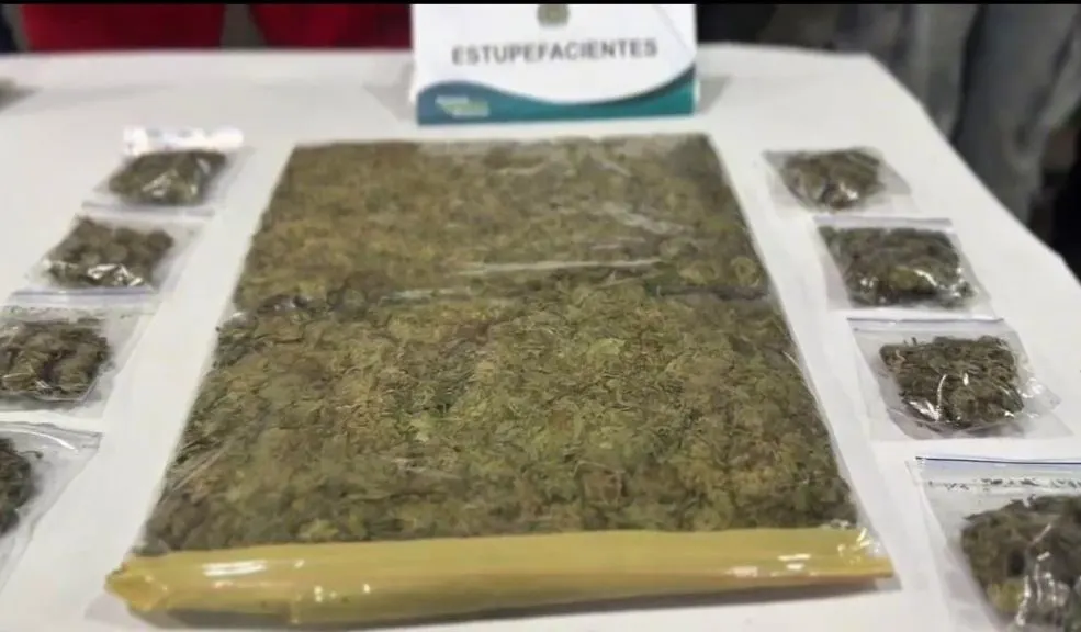 Capturan en Soacha a 'Los Cetre' por tráfico de estupefacientes y delitos con menores En un contundente golpe contra el crimen organizado en Soacha, las autoridades capturaron a seis presuntos integrantes del grupo delincuencial 'Los Cetre'.