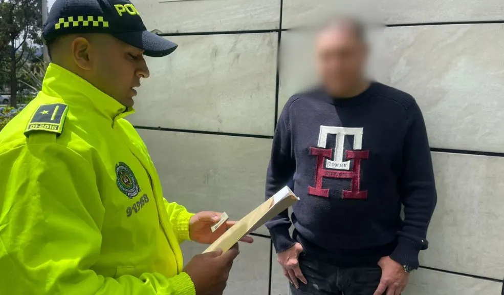 ¡Qué joyitas! Dos colombianos fueron capturados por millonarios robos en EE. UU. En un operativo conjunto con las autoridades nacionales y de Estados Unidos, fueron capturados en Bogotá dos colombianos señalados de robar joyas en suelo norteamericano. Tenían antecedentes.