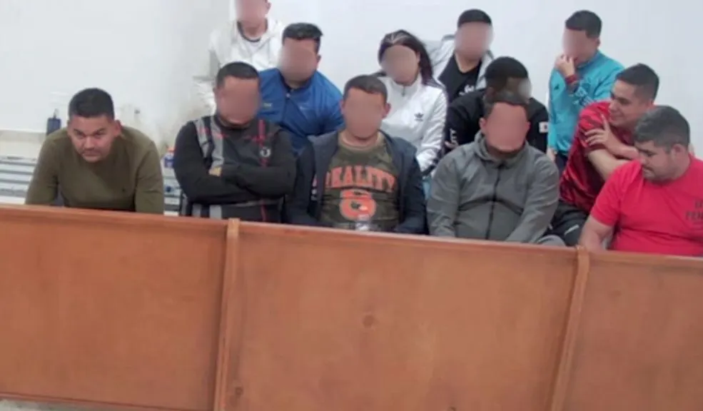 Judicializaron a 12 policías por presunta corrupción en Puente Aranda 1 Judicializaron a 12 policías por presunta corrupción en Puente Aranda Doce policías de Bogotá fueron imputados por la Fiscalía tras ser señalados de corrupción, capturas ilegales y vínculos con redes criminales en Puente Aranda.