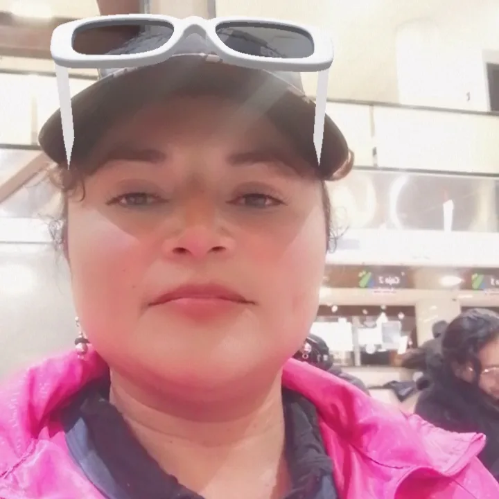 En Ciudad Bolívar: denuncia que su padrastro los maltrata. "Mi hermano decía que se quería morir" Joven asegura que no sabe del paradero de su mamá y sus hermanos, desde hace 10 días. Confiesa que por años ella vivió y fue testigo de los maltratos por parte de su padrastro. Por eso se fue de su casa, en Ciudad Bolívar.
