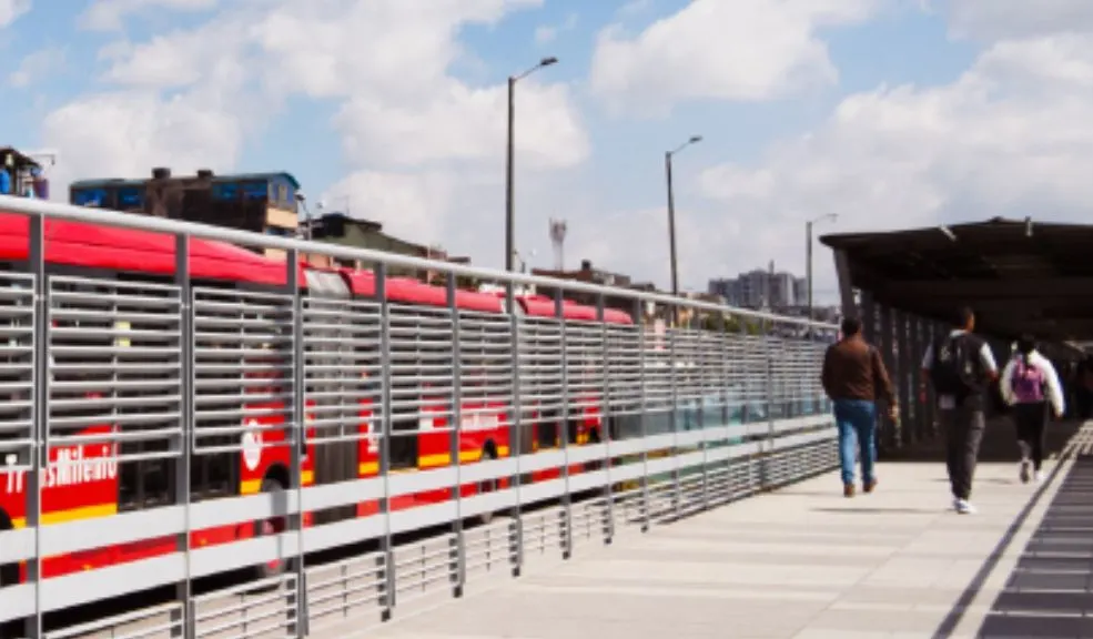En estación de TransMilenio de Kennedy capturaron a 'Morrocoyo', presunto exintegrante de las AUC 2 En estación de TransMilenio de Kennedy capturaron a 'Morrocoyo', presunto exintegrante de las AUC La Policía Metropolitana logró la captura de Édgar Antonio Ochoa, alias 'Morrocoyo', presunto integrante de las AUC, en la estación de TransMilenio de la Biblioteca El Tintal (Kennedy). Le contamos cómo se dio.