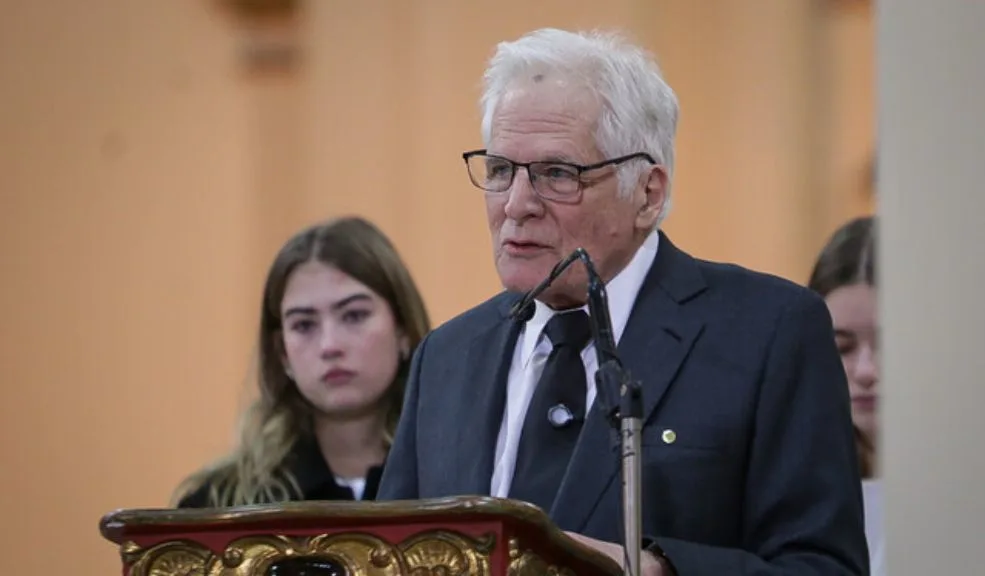 El papá de Miguel Uribe ¿La carta Sorpresa del Centro Democrático? Miguel Uribe Londoño, padre del asesinado senador y precandidato presidencial, Miguel Uribe Turbay, será el quinto precandidato presidencial del Centro Democrático. Le contamos por qué.