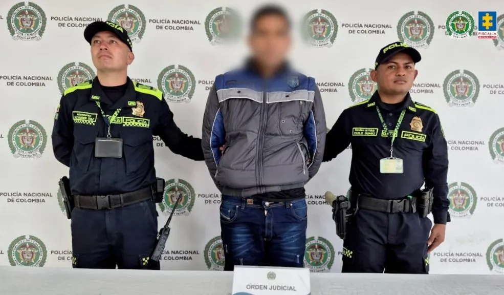 En Cundinamarca: cárcel para cuatro hombres por abusar de menores La Fiscalía General de la Nación logró que cuatro hombres fueran enviados a la cárcel por agresiones sexuales contra menores de edad en los municipios de Tabio, Choachí y Soacha en Cundinamarca.