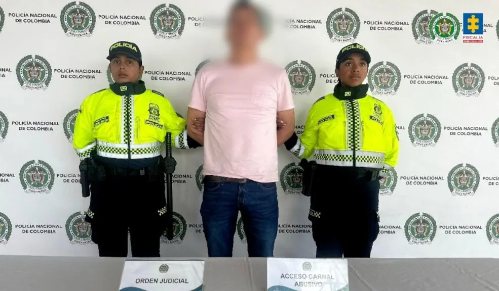 En Cundinamarca: cárcel para cuatro hombres por abusar de menores La Fiscalía General de la Nación logró que cuatro hombres fueran enviados a la cárcel por agresiones sexuales contra menores de edad en los municipios de Tabio, Choachí y Soacha en Cundinamarca.