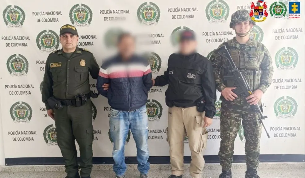 En Cundinamarca: cárcel para cuatro hombres por abusar de menores La Fiscalía General de la Nación logró que cuatro hombres fueran enviados a la cárcel por agresiones sexuales contra menores de edad en los municipios de Tabio, Choachí y Soacha en Cundinamarca.
