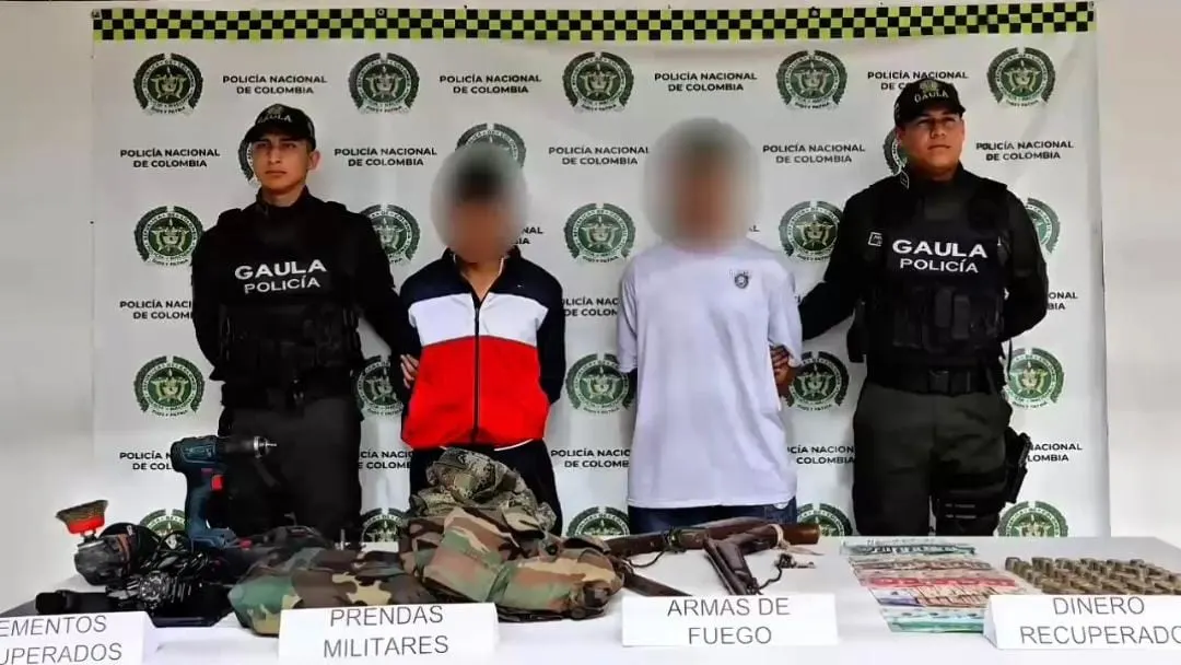 En Fusagasugá: capturan dos falsos miembros del Clan del Golfo tras secuestro 1 En Fusagasugá: capturan dos falsos miembros del Clan del Golfo tras secuestro Dos hombres que se hacían pasar por miembros del Clan del Golfo fueron capturados en Fusagasugá por secuestrar a una pareja en una finca de Silvania.