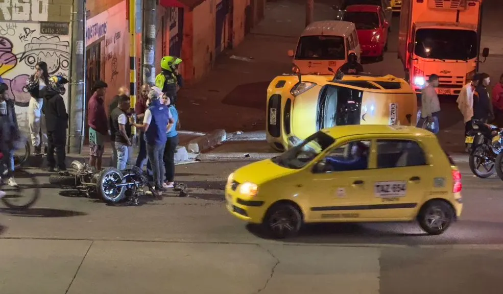 En Rafael Uribe: accidentes múltiples en la esquina de los imprudentes 1 En Rafael Uribe: accidentes múltiples en la esquina de los imprudentes Una intersección en la avenida Caracas, en la localidad de Rafael Uribe, ha sido el escenario de múltiples accidentes debido a maniobras indebidas.