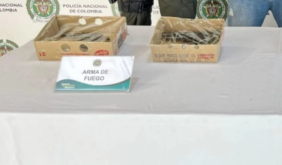 En Soacha: caen dos hombres que extorsionaban a comerciante en el sector de La Capilla 2 En Soacha: caen dos hombres que extorsionaban a comerciante en el sector de La Capilla Dos sujetos irán a la cárcel por extorsionar a un comerciante del barrio La Capilla, en Soacha (Cundinamarca). Ambos aceptaron los cargos. La Fiscalía reveló detalles de cómo dieron con su captura.