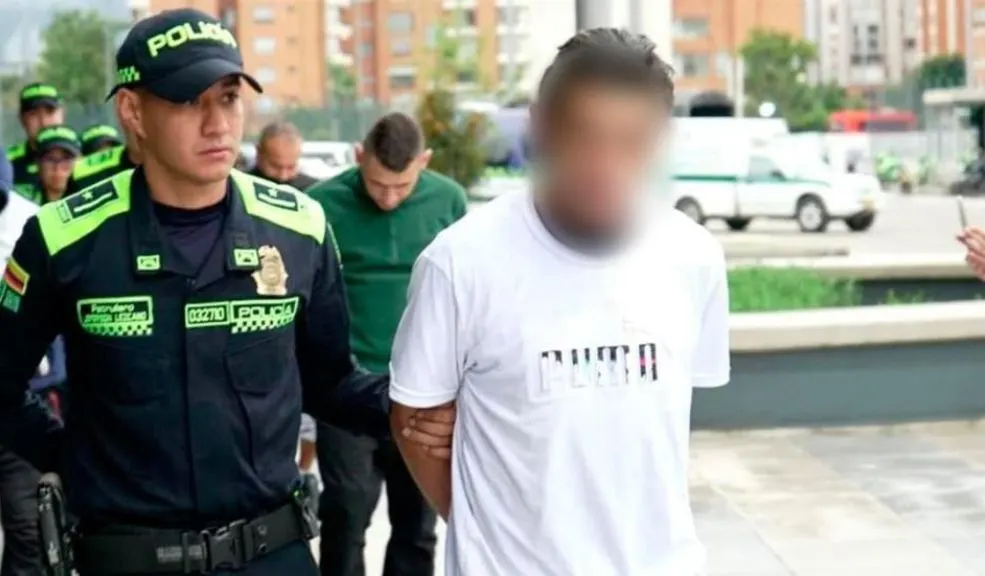 En Usme: policía encubierto desarticuló una olla de microtráfico Un policía encubierto fue clave para desarticular a 'Los de la U', un clan familiar dedicado al microtráfico en el barrio Monte Blanco, en la localidad de Usme.