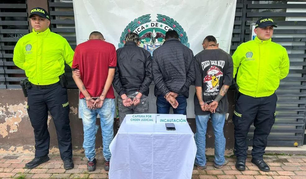 En la Calera: cae red criminal venezolana 'Los Carrizal' por tráfico de drogas La Policía logró la desarticulación de una red criminal conocida como 'Los Carrizal', conformada por extranjeros, dedicada al tráfico de drogas en la Sabana de Bogotá.