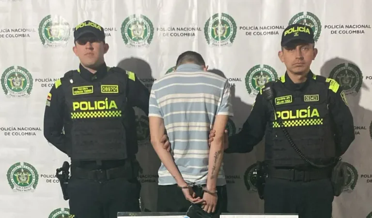 Engativá: capturan a hombre con subametralladora tras intento de robo en frutería