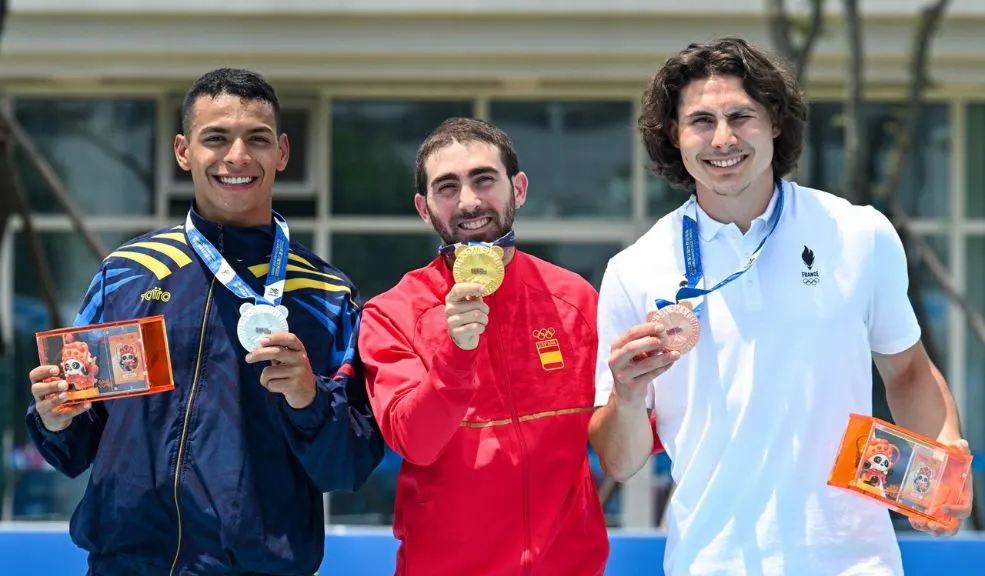 Equipo Bogotá suma siete medallas para Colombia en los Juegos Mundiales de Chengdú 2 Equipo Bogotá suma siete medallas para Colombia en los Juegos Mundiales de Chengdú Las primeras preseas llegaron en las actividades subacuáticas, en los sectores convencional y olímpico. Paula Alejandra Aguirre Joya consiguió dos medallas de plata en pruebas de relevos.