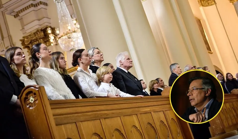 Familia de Miguel Uribe 'le cierra la puerta' a Petro en las exequias 1 Familia de Miguel Uribe 'le cierra la puerta' a Petro en las exequias Por petición de la familia del senador Miguel Uribe, el presidente no asistió al homenaje en el Congreso.