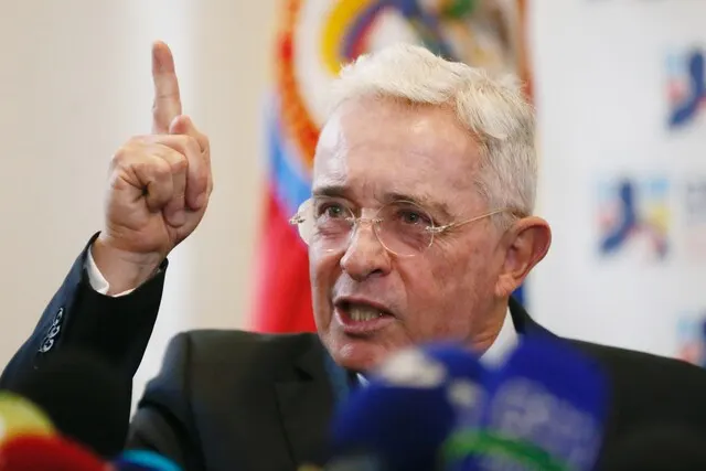Fuerte agarrón entre Álvaro Uribe y Juez del caso por filtración del fallo El enfrentamiento escaló con la jueza Sandra Liliana Heredia, luego de que ella tuviera un desencuentro tras la filtración del fallo judicial.