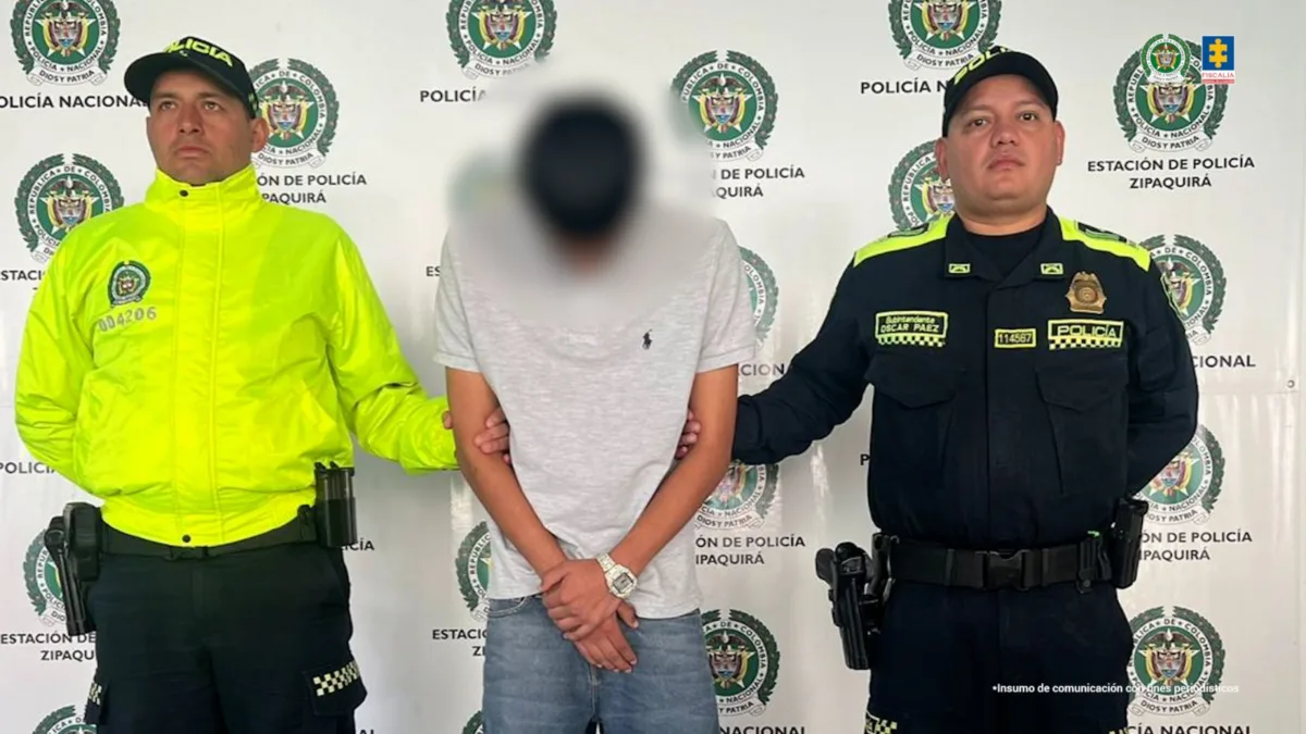 Judicializan a adolescente por feminicidio y abuso sexual de una menor en Chía La Fiscalía judicializó a un menor de 17 años señalado de feminicidio y acceso carnal violento, en hechos ocurridos el 22 de enero de 2025 en la vereda Fragua de Chía, Cundinamarca. Los detalles.
