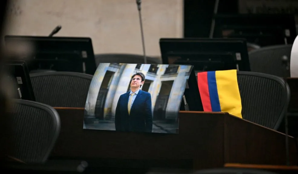 Al joven asesino de Miguel Uribe Turbay le 'clavaron' 7 años de privación de libertad 2 Al joven asesino de Miguel Uribe Turbay le 'clavaron' 7 años de privación de libertad La Fiscalía confirmó que el joven que le disparó al precandidato Miguel Uribe, acabando con su vida, estará privado de la libertad durante 7 años. La orden fue dada por un juez penal de adolescentes.