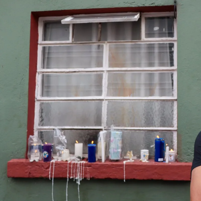 Aceptó que mató a sus hijos en una vivienda del barrio Las Ferias de Engativá Q'HUBO pudo conocer que Darwin Felipe Beltrán, señalado de asesinar a sus hijos en una casa ubicada en Las Ferias (Engativá), aceptó los cargos. Sin embargo, podría recibir rebaja de pena. Le contamos por qué.