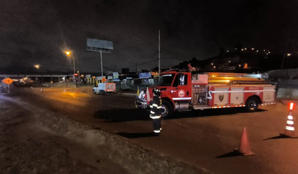 Caos vial en Soacha por cuenta de la ruptura de un tubo de gas en la Autopista Sur 1 Caos vial en Soacha por cuenta de la ruptura de un tubo de gas en la Autopista Sur Este es el reporte vial tras la ruptura de un tubo de gas en la Autopista Sur, en Soacha.