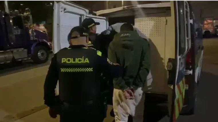 Ladrones en Fontibón fueron detenidos tras chocar contra un muro