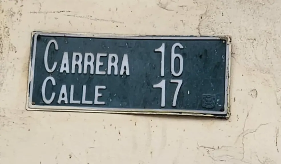 Los Mártires: noche de terror deja un muerto y un capturado en La Favorita Un hombre fue asesinado a bala por un sujeto que iba en motocicleta. Las autoridades capturaron al autor material del hecho, tras un intercambio de disparos.