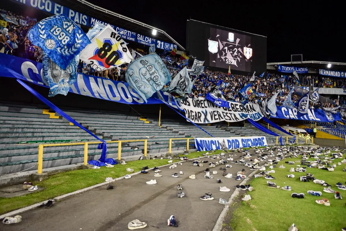 Millonarios quedó como un zapato: perdió con el Unión y sigue último Millonarios tocó fondo anoche, en El Campín. Perdió 2-1 con el Unión Magdalena y sigue último en la Liga. La hinchada se hizo sentir con protesta. David González, a la deriva