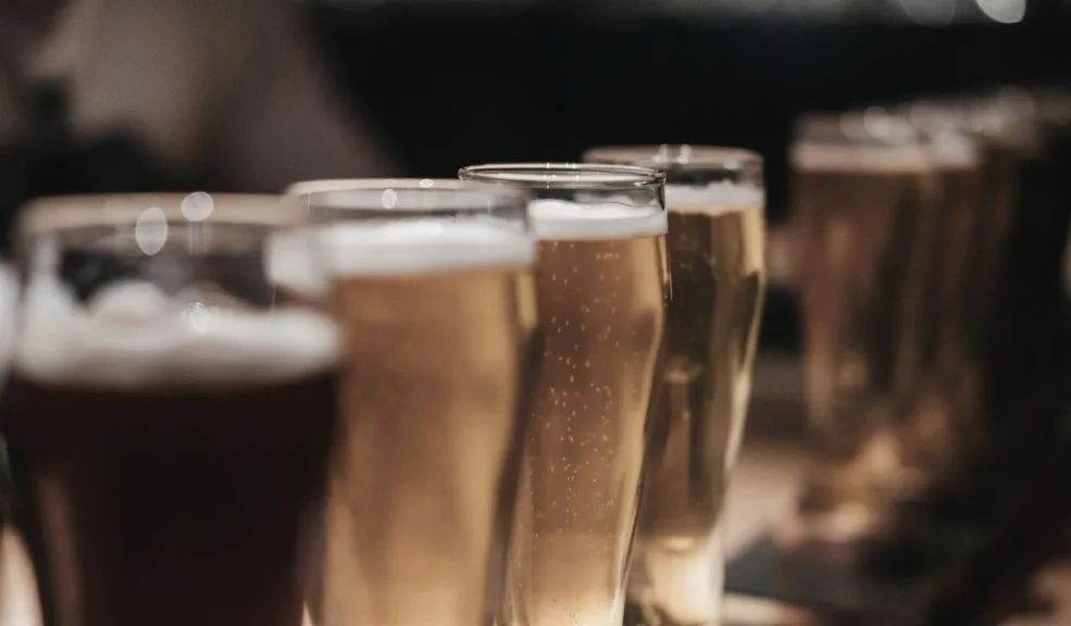 Muere hombre en Tailandia tras vivir más de un mes alimentándose solo con cerveza El hallazgo fue realizado por su hijo de 16 años, quien al regresar de la escuela lo encontró inconsciente.