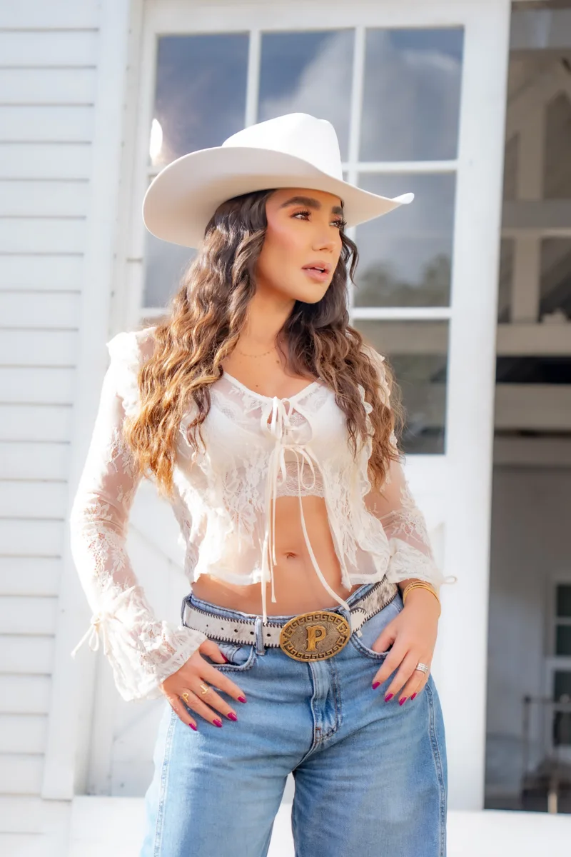 Paola Jara estrena 'Sin Rodeos': un EP que le canta al dolor del desamor 1 Paola Jara estrena 'Sin Rodeos' un EP que le canta al dolor del desamor