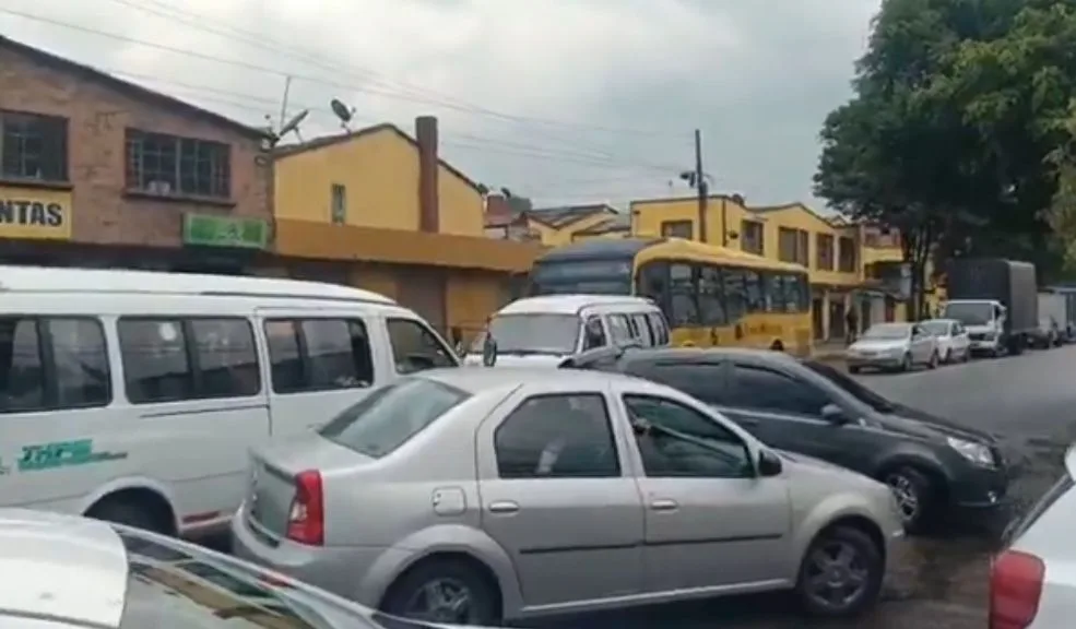 Protesta en calle 6C con carrera 78C genera congestión vial en Bogotá