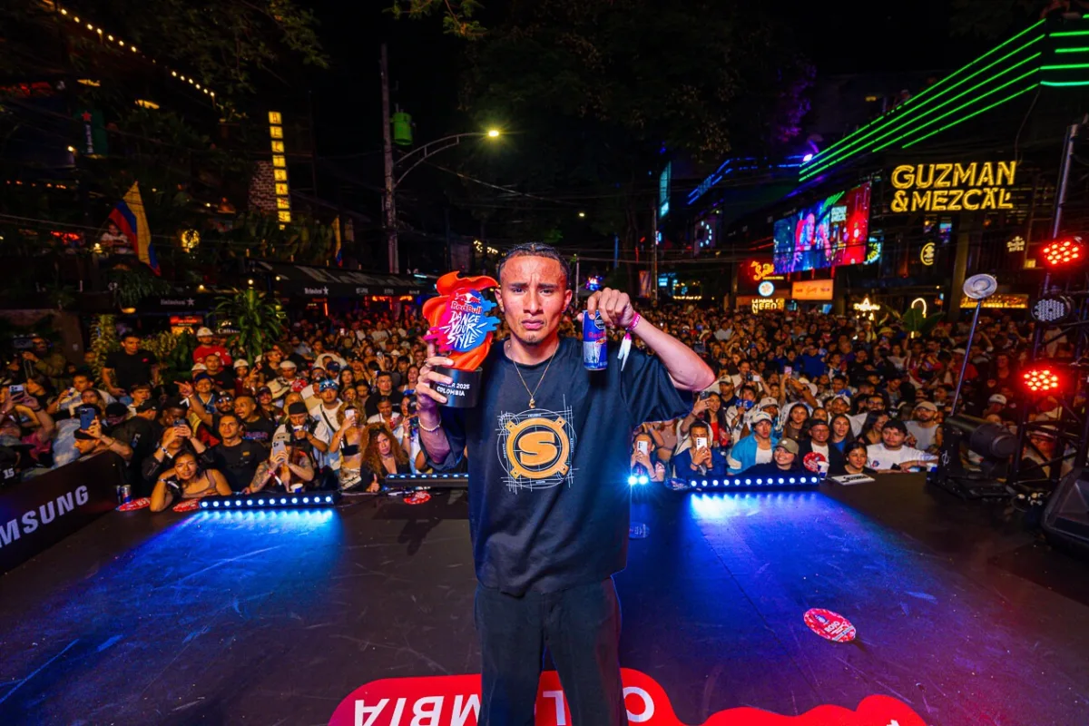 En Red Bull Dance Your Style los mejores bailaron al son que les tocaron. Bogotanos fueron figuras 1 En Red Bull Dance Your Style los mejores bailaron al son que les tocaron. Bogotanos fueron figuras En la primera final nacional de la Red Bull Dance Your Style, realizada en Medellín, cuatro bailarines bogotanos fueron protagonistas. Hablamos con ellos sobre su historia.
