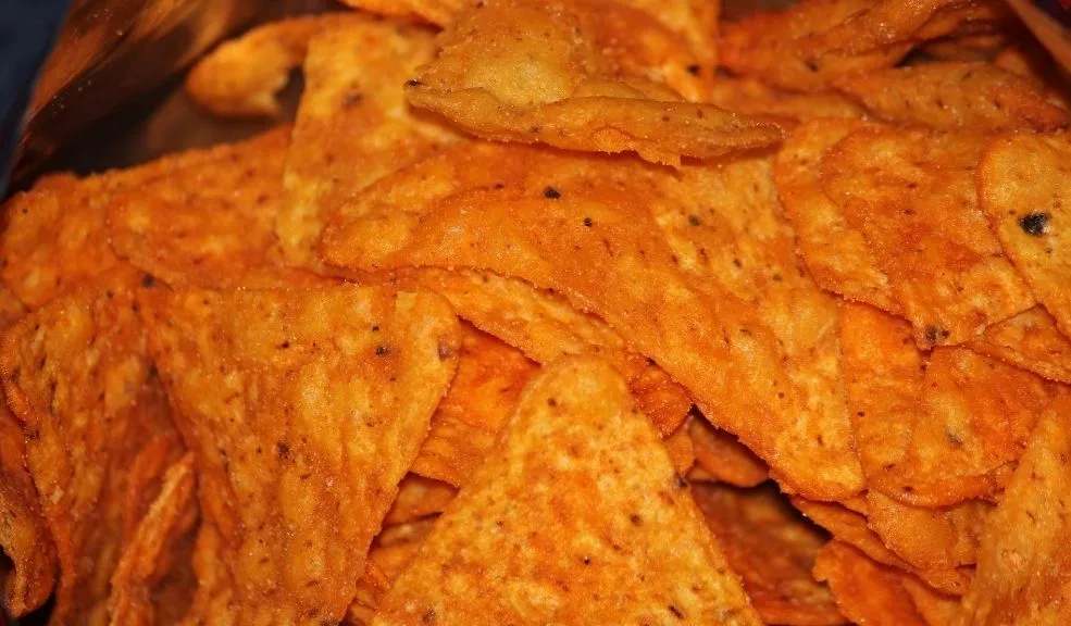 Rewind lanza chips con sabor a batería de 9 voltios para despertar la nostalgia noventera 2 rewind
