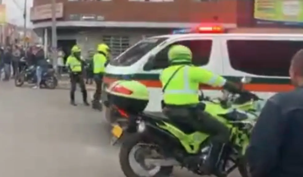 Operativo en Ricaurte dejó 12 capturados, comparendos y motos inmovilizadas Una intervención de la Policía Metropolitana de Bogotá en el barrio Ricaurte terminó en enfrentamientos, capturas y motos retenidas. Este es el reporte.