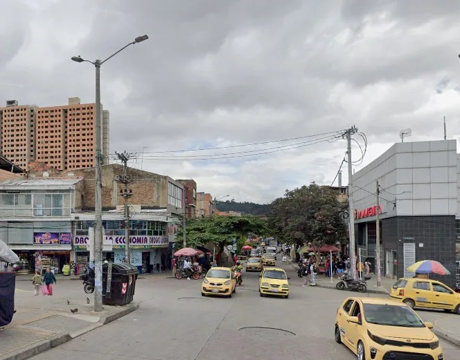 En el 20 de Julio, San Cristóbal, una puñalada le cortó las alas al joven Santiago 1 En el 20 de Julio, San Cristóbal, una puñalada le cortó las alas al joven Santiago Q'HUBO habló con Marcela Rodríguez, madre de William Santiago González Rodríguez, quien fue asesinado en una calle del 20 de Julio, San Cristóbal. Nos reveló más detalles del hecho que enluta a su familia.