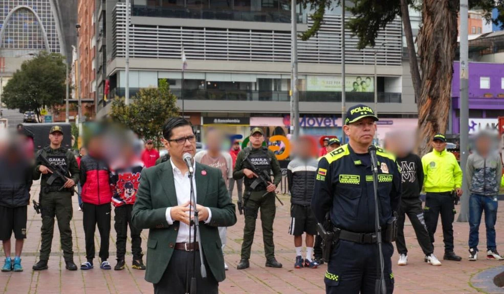 Se les acabó la guachafita a 'Los Lobos' que le servían al Tren de Aragua en Bogotá 2 Se les acabó la guachafita a 'Los Lobos' que le servían al Tren de Aragua en Bogotá La banda 'Los Lobos', que era una célula del Tren de Aragua, la cual operaba en Chapinero y Teusaquillo vendiendo estupefacientes, fue desmantelada. Otras fichas claves del Tren fueron detenidas. Así fue el operativo.