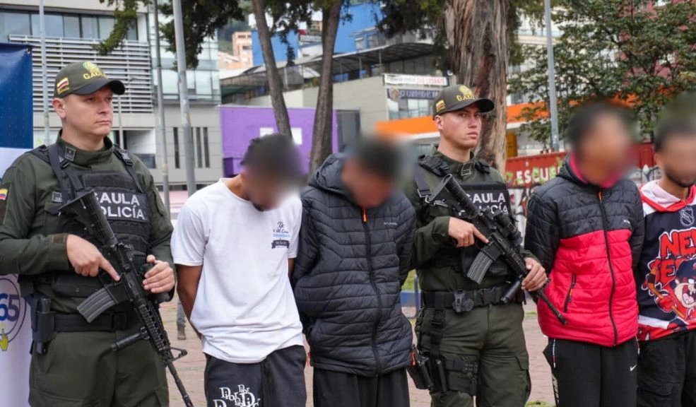 Se les acabó la guachafita a 'Los Lobos' que le servían al Tren de Aragua en Bogotá 1 Se les acabó la guachafita a 'Los Lobos' que le servían al Tren de Aragua en Bogotá La banda 'Los Lobos', que era una célula del Tren de Aragua, la cual operaba en Chapinero y Teusaquillo vendiendo estupefacientes, fue desmantelada. Otras fichas claves del Tren fueron detenidas. Así fue el operativo.