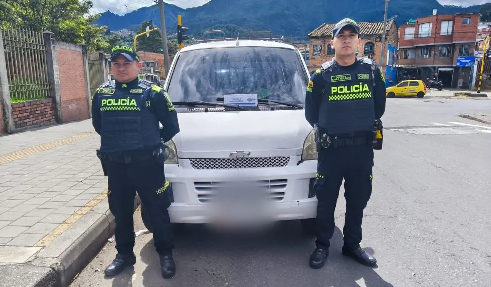 Seis capturados en San Cristóbal: usaban uniformes falsos de empresas públicas para robar 1 Seis capturados en San Cristóbal: usaban uniformes falsos de empresas públicas para robar Seis personas fueron capturadas por la Policía en San Cristóbal tras ser sorprendidas robando una vivienda en el barrio La María.