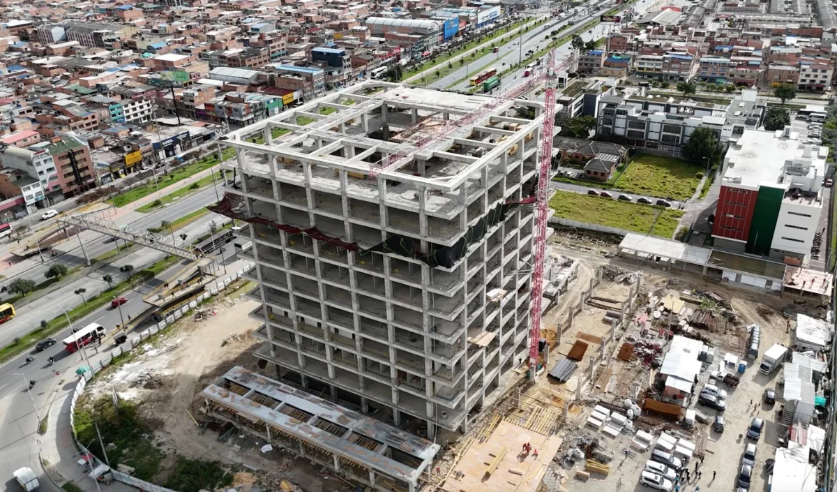 Soacha estrenará un hospital moderno, de alta complejidad y con todos los juguetes El hospital Mario Gaitán Yanguas de Soacha se convertirá en uno de los más modernos a nivel nacional. Le contamos cómo avanza la obra de renovación, cómo estará dotado, los servicios que traerá y a quiénes beneficiarán.