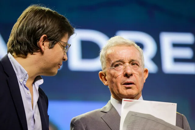 “Mataron la esperanza”: Álvaro Uribe sobre muerte de Miguel Uribe El expresidente de la República y cabeza del Centro Democrático, Álvaro Uribe, expresó su tristeza por la muerte de Miguel Uribe, víctima de un atentado con arma de fuego el pasado 7 de junio.